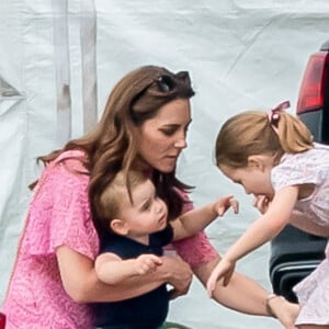 Catherine (Kate) Middleton, duchesse de Cambridge avec ses enfants, la princesse Charlotte de Cambridge et le prince Louis de Cambridge lors d'un match de polo de bienfaisance King Power Royal Charity Polo Day à Wokinghan, comté de Berkshire, Royaume Uni, le 10 juillet 2019.