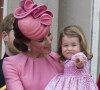 Info - La princesse Charlotte de Cambridge fête ses 5 ans - Catherine Kate Middleton, duchesse de Cambridge et la princesse Charlotte - La famille royale d'Angleterre au palais de Buckingham pour assister à la parade "Trooping The Colour" à Londres le 17 juin 2017. 