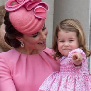 Info - La princesse Charlotte de Cambridge fête ses 5 ans - Catherine Kate Middleton, duchesse de Cambridge et la princesse Charlotte - La famille royale d'Angleterre au palais de Buckingham pour assister à la parade "Trooping The Colour" à Londres le 17 juin 2017. 