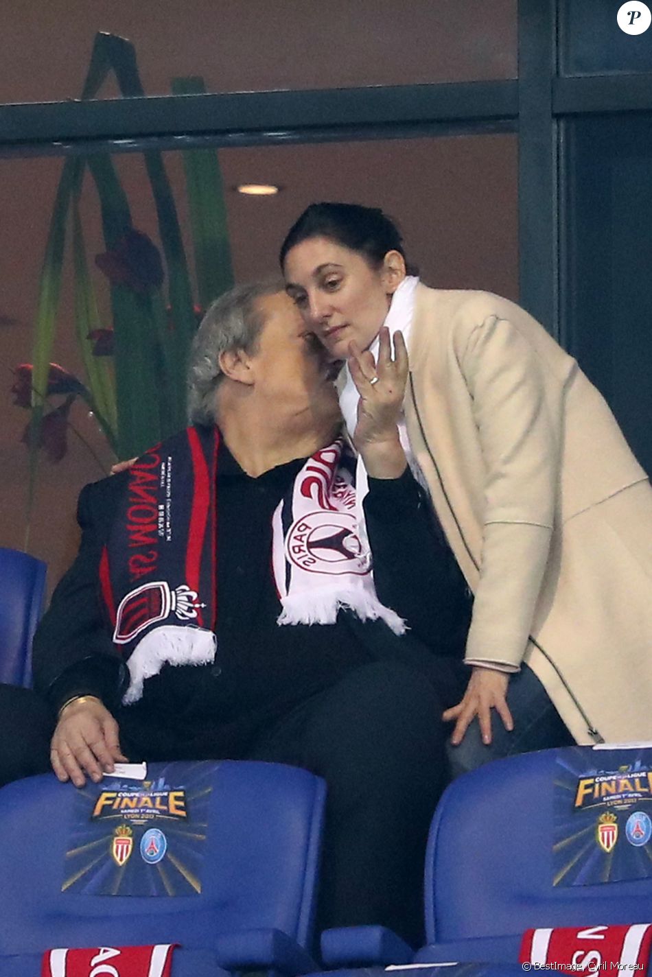 Guy Carlier et sa compagne lors de la finale de la Coupe de la Ligue 2017 "AS Monaco - PSG" au Parc OL à Lyon, le 1er avril 2017. © Cyril Moreau/Bestimage