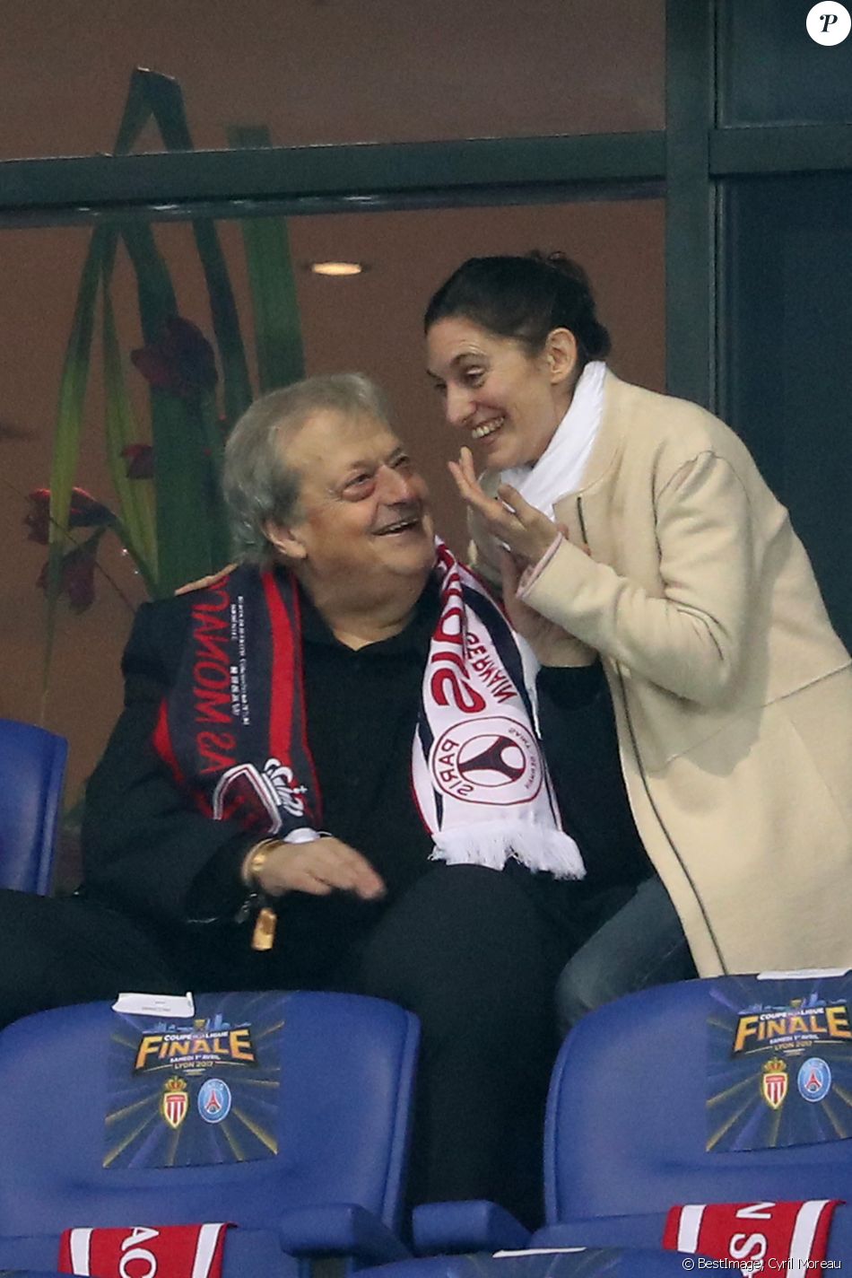 Guy Carlier et sa compagne lors de la finale de la Coupe de la Ligue 2017 "AS Monaco - PSG" au Parc OL à Lyon, le 1er avril 2017. © Cyril Moreau/Bestimage
