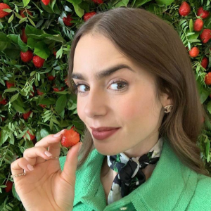 Lily Collins a repris le tournage de la série"Emily In Paris" !