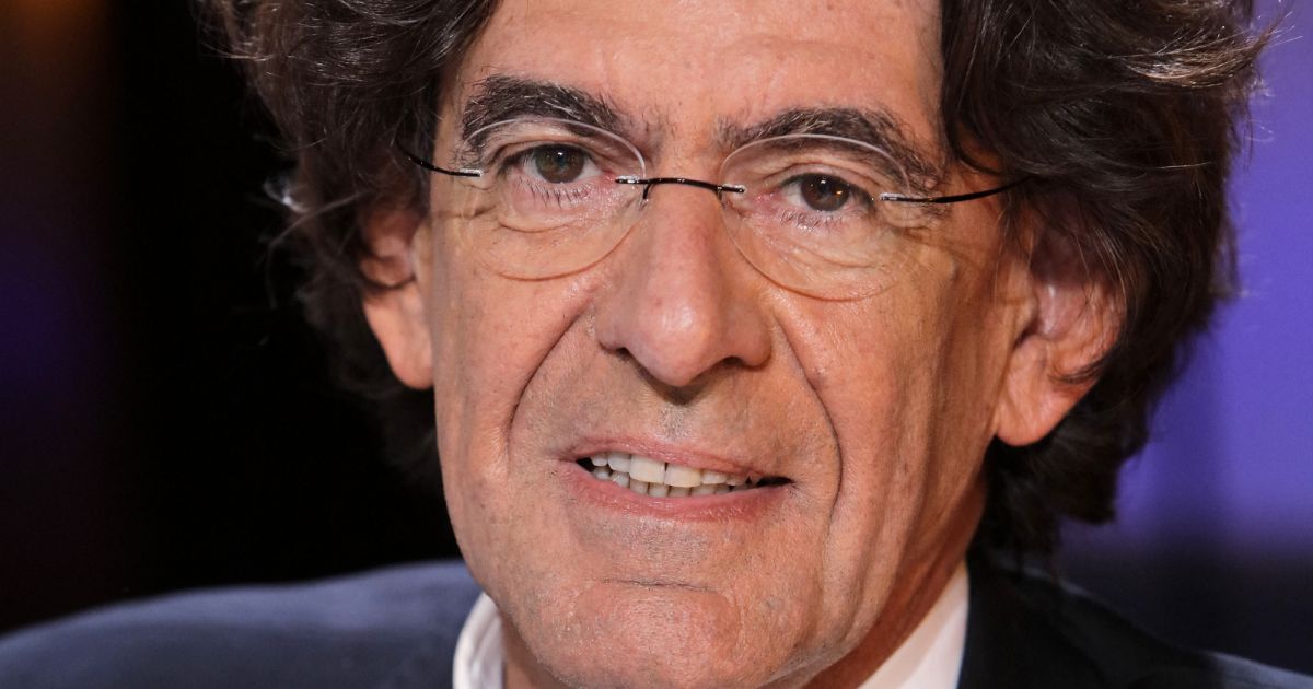 Luc Ferry à Paris le 10 novembre 2016. Purepeople