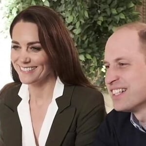 Le prince William, duc de Cambridge, et Catherine Kate Middleton, duchesse de Cambridge, s'adressent à des malades qui vont recevoir le vaccin contre le coronavirus (COVID-19). Février 2021