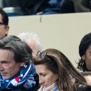 Anne-Claire Coudray et son compagnon Nicolas Vix - People assistent au match des éliminatoires de l'Euro 2020 entre la France et l'Islande au Stade de France à Saint-Denis le 25 mars 2019. La france a remporté le match sur le score de 4-0.