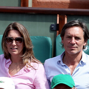 Anne-Claire Coudray et son compagnon Nicolas Vix dans les tribunes des Internationaux de Tennis de Roland Garros à Paris le 8 juin 2017 © Cyril Moreau-Dominique Jacovides/Bestimage 