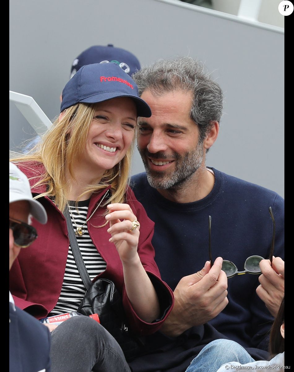 Charlie Bruneau et son compagnon Jean Baptiste Pouilloux dans les tribunes lors des internationaux de tennis de Roland Garros à Paris, France, le 30 mai 2019. © Jacovides-Moreau/Bestimage