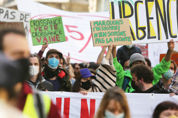 Marche pour le climat de place d'l'Opéra à République à Paris en présence de Marion Cotillard le 28 mars 2021 © Panoramic / Bestimage