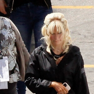 Lily James dans le rôle de Pamela Anderson sur le tournage de la nouvelle mini-série "Pam and Tommy" à Los Angeles, le 3 mai 2021
