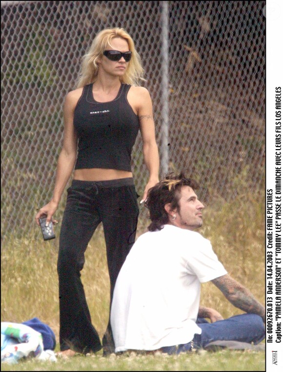 "Pamela Anderson" et "Tommy Lee" passent le dimanche avec leurs fils à Los Angeles