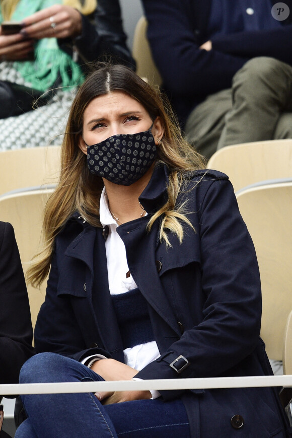 L'animatrice et ancienne Miss France 2015, Camille Cerf assiste au tournoi de tennis de Roland Garros à Paris, le 6 octobre 2020. Elle porte un masque de protection en raison de l'épidémie de coronavirus (Covid-19).