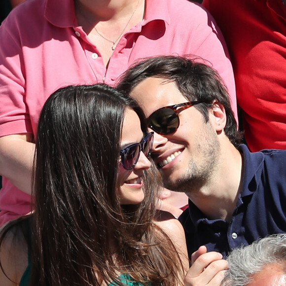 Vianney et sa compagne Catherine Robert - Personnalités dans les tribunes lors des internationaux de France de Roland Garros à Paris. Le 10 juin 2017. © Jacovides - Moreau / Bestimage 