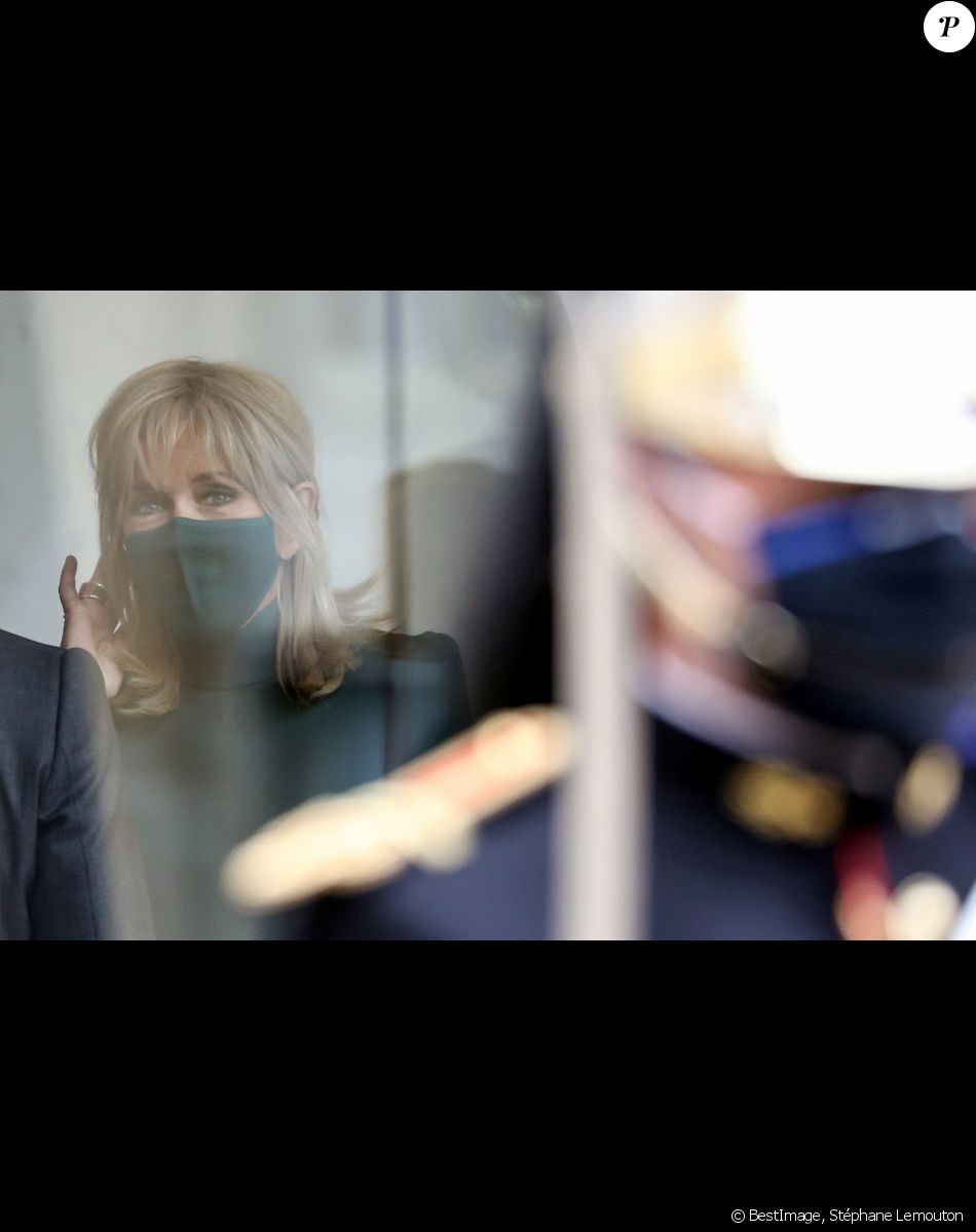 Le président de la République française, et sa femme le Première dame, Brigitte Macron reçoivent le président de la Nation argentine, et sa compagne, pour un déjeuner de travail au palais de l'Elysée à Paris, France, le 12 mai 2021. © Stéphane Lemouton/Bestimage