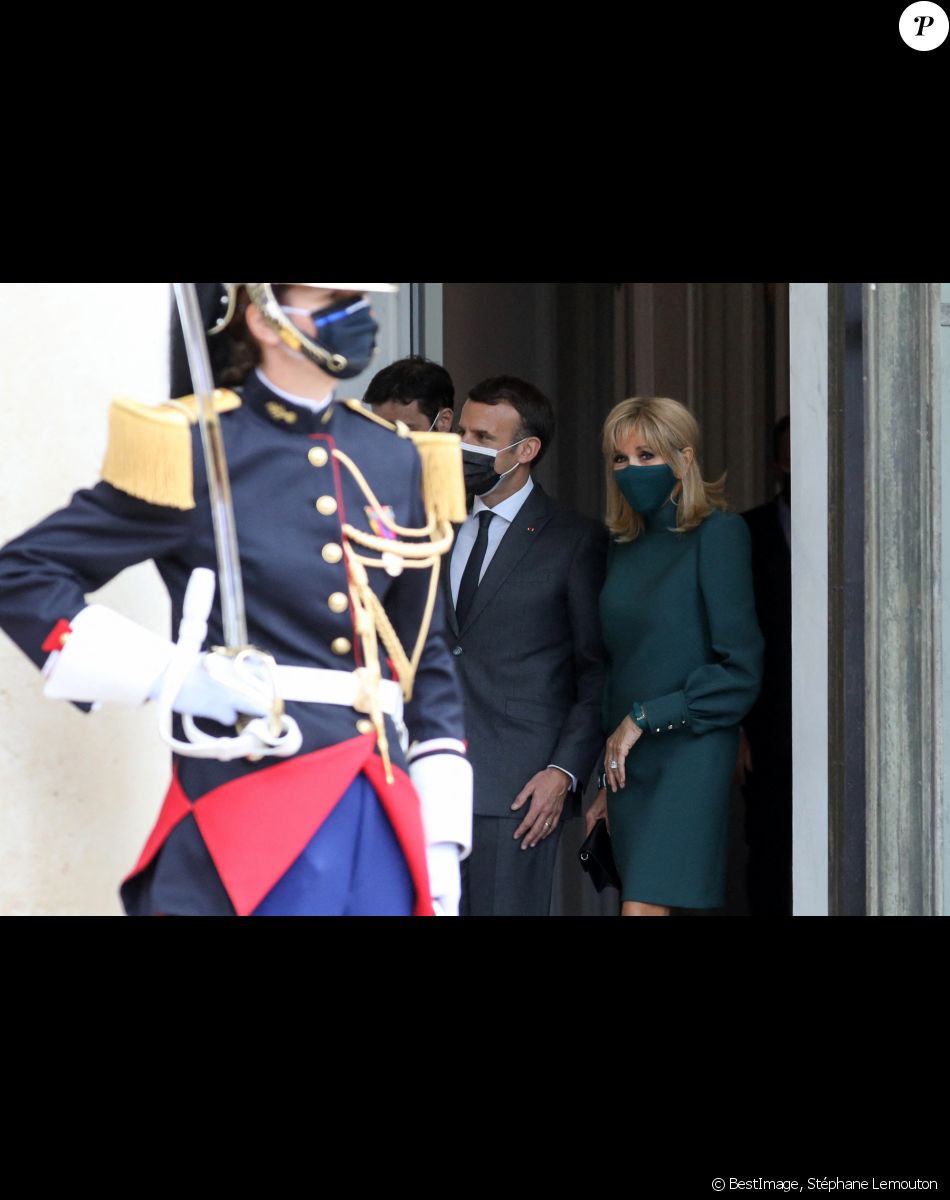 Le président de la République française, Emmanuel Macron et sa femme le Première dame, Brigitte Macron reçoivent le président de la Nation argentine, et sa compagne, pour un déjeuner de travail au palais de l'Elysée à Paris, France, le 12 mai 2021. © Stéphane Lemouton/Bestimage