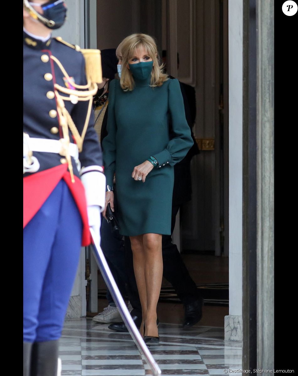 Le président de la République française, et sa femme le Première dame, Brigitte Macron reçoivent le président de la Nation argentine, et sa compagne, pour un déjeuner de travail au palais de l'Elysée à Paris, France, le 12 mai 2021. © Stéphane Lemouton/Bestimage