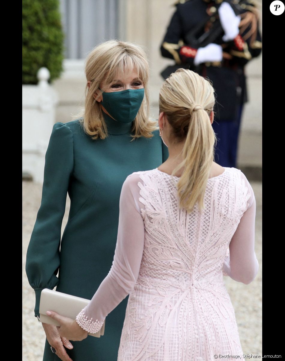 Le président de la République française et sa femme le Première dame, Brigitte Macron reçoivent le président de la Nation argentine et sa compagne Fabiola Yanez, pour un déjeuner de travail au palais de l'Elysée à Paris, France, le 12 mai 2021. © Stéphane Lemouton/Bestimage