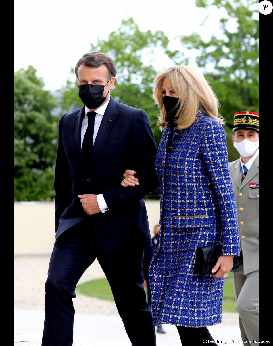 Le président de la République Emmanuel Macron et sa femme Brigitte - Commémoration du bicentenaire de la mort de Napoléon 1er aux Invalides à Paris. Le 5 mai 2021 © Dominique Jacovides / Bestimage