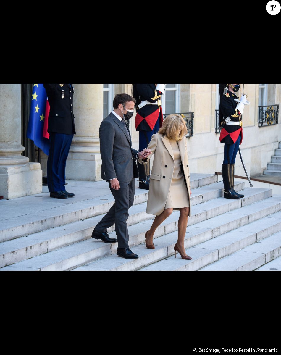 Le président de la République française, Emmanuel Macron et sa femme, la première Dame, Brigitte Macron reçoivent le président de la République fédérale d'Allemagne, et sa femme, la première Dame pour un déjeuner de travail au palais de l'Elysée à Paris, France, le 26 avril 2021. © Federico Pestellini/Panoramic/Bestimage