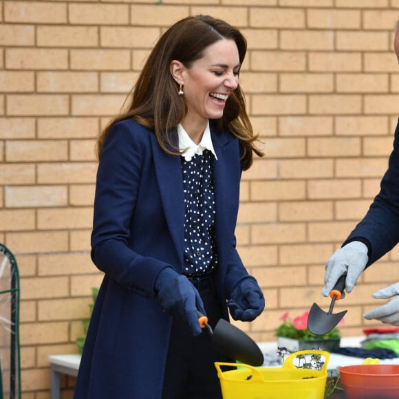 Le prince William, duc de Cambridge, et Catherine (Kate) Middleton, duchesse de Cambridge, lors d'une séance de santé mentale et de bien-être lors d'une visite à The Way Youth Zone à Wolverhampton, Royaume Uni, le 13 mai 2021.