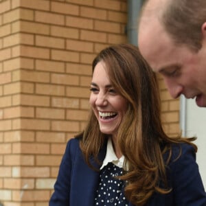 Le prince William, duc de Cambridge, et Catherine (Kate) Middleton, duchesse de Cambridge, lors d'une séance de santé mentale et de bien-être lors d'une visite à The Way Youth Zone à Wolverhampton, Royaume Uni, le 13 mai 2021.