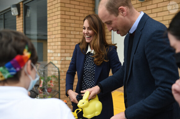 Le prince William, duc de Cambridge, et Catherine (Kate) Middleton, duchesse de Cambridge, lors d'une séance de santé mentale et de bien-être lors d'une visite à The Way Youth Zone à Wolverhampton, Royaume Uni, le 13 mai 2021.