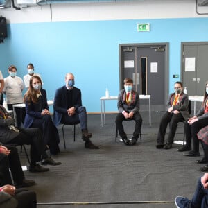 Le prince William, duc de Cambridge, et Catherine (Kate) Middleton, duchesse de Cambridge, lors d'une séance de santé mentale et de bien-être lors d'une visite à The Way Youth Zone à Wolverhampton, Royaume Uni, le 13 mai 2021.