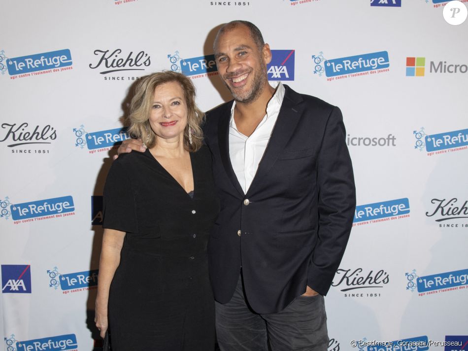 Exclusif - Valérie Trierweiler et son compagnon Romain Magellan - 2e soirée de Gala au profit de l'association nationale "Le Refuge" au théâtre des Folies Bergère à Paris. Le 18 novembre 2019. © Gorassini/Perusseau/Bestimage