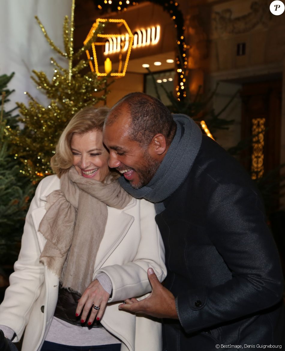 Valérie Trierweiler et son compagnon Romain Magellan lors de la soirée de lancement du "Winter Time 2018" au profit de l'association ELA à l'hôtel Sofitel rue du Faubourg Saint-Honoré à Paris, France, le 15 Novembre 2018. Les festivités débutent par le lancement des iluuminations de Noël de la rue du Faubourg Saint-Honoré et ensuite d'une soirée privée au Sofitel. Une tombola est ouverte au public afin de récolter des fonds pour l'association et l'intégralité des gains seront reversés à l'association ELA. © Denis Guignebourg/BestImage
