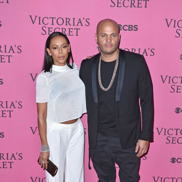 Melanie Brown (Mel B) et son mari Stephan Belafonte au défilé Victoria's Secret à Londres, le 2 décembre 2014.