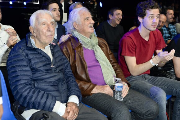 Charles Gérard et Jean-Paul Belmondo et son petit-fils Victor Belmondo - Match de boxe "La Conquête" Acte 4 T.Yoka VS C.Leonet au palais des sports de Paris le 7 avril 2018. © Pierre Perusseau / Bestimage