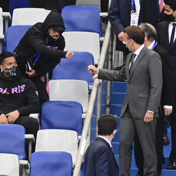 Le président Emmanuel Macron Neymar Jr (PSG) Le président Emmanuel Macron assiste à la victoire du Paris Saint Germain 2 à 0 face à Monaco en finale de Coupe de France au Stade de France à Saint-Denis le 19 mai 2021. © JB Autissier / Panoramic / Bestimage