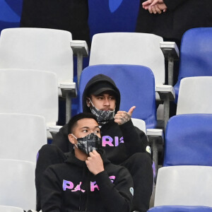 Le président Emmanuel Macron Neymar Jr (PSG) Le président Emmanuel Macron assiste à la victoire du Paris Saint Germain 2 à 0 face à Monaco en finale de Coupe de France au Stade de France à Saint-Denis le 19 mai 2021. © JB Autissier / Panoramic / Bestimage