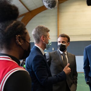 Emmanuel Macron, Tony Parker et Laure Boulleau - Le président de la République Emmanuel Macron en déplacement dans l'Aube, à Pont-Sainte-Marie, pour marquer la reprise des activités sportives pour les mineurs et le lancement du "pass sport". Le 19 mai 2021 © Jacques Witt / Pool / Bestimage 