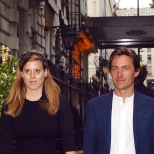 La princesse Beatrice d'York et son fiancé Edoardo Mapelli Mozzi arrivent au club "Annabel's" à Londres, le 9 juillet 2019. 