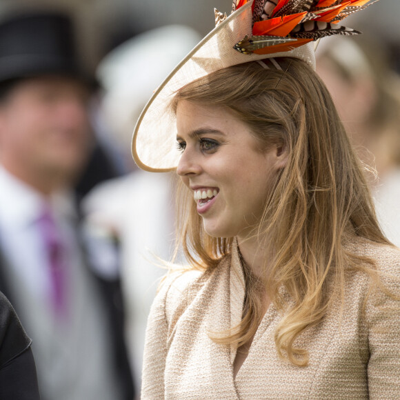 Sarah Ferguson et la princesse Beatrice d'York assistent aux courses du Royal Ascot 2017 à Londres le 23 juin 2017. 