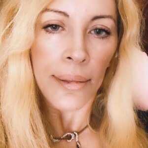 Loana, ex-star de télé-réalité, s'affiche sur Instagram.