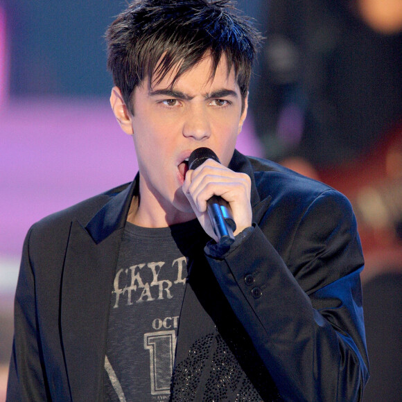 Gregory Lemarchal - Gagnant de la Star Academy 4. ' Election Miss Europe 2005' au palais des sports de Paris.//  
