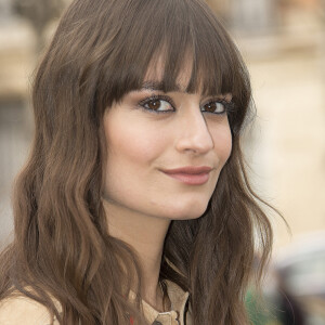 Clara Luciani - Arrivées des people au défilé Miu Miu collection prêt-à-porter Automne/Hiver lors de la Fashion Week à Paris. © Christophe Aubert via Bestimage 