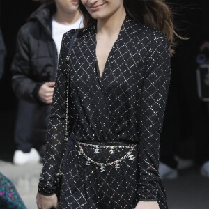 Clara Luciani - People à la sortie du défilé Chanel collection prêt-à-porter Automne/Hiver 2020-2021 lors de la Fashion Week à Paris le 3 mars 2020. 