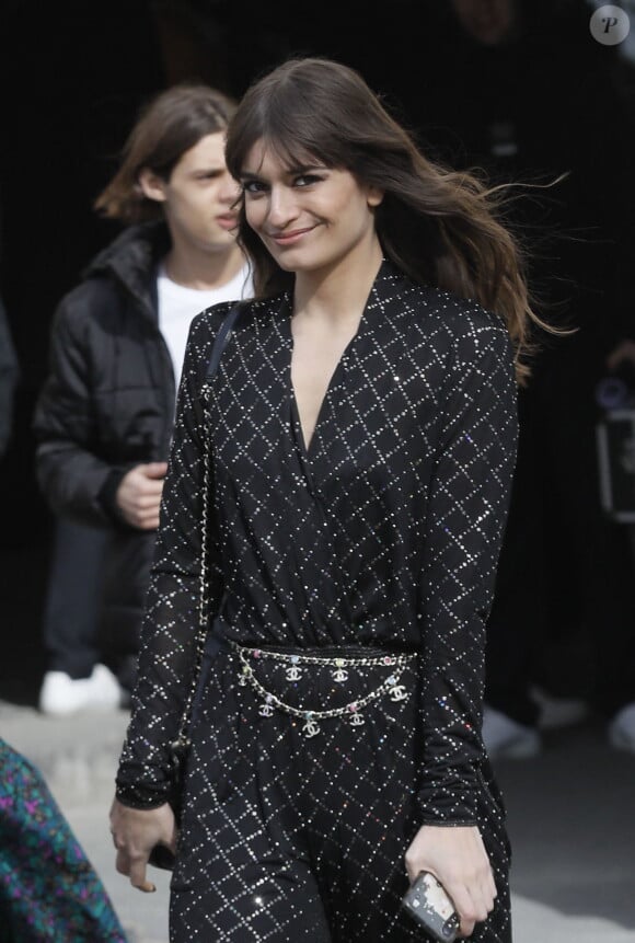 Clara Luciani - People à la sortie du défilé Chanel collection prêt-à-porter Automne/Hiver 2020-2021 lors de la Fashion Week à Paris le 3 mars 2020. 