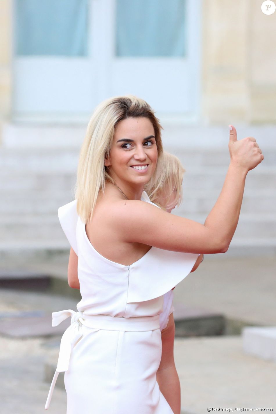 Erika Choperena avec sa fille Mia au Palais de l'Elysée, à Paris, le 16 juillet 2018. © Stéphane Lemouton/Bestimage
