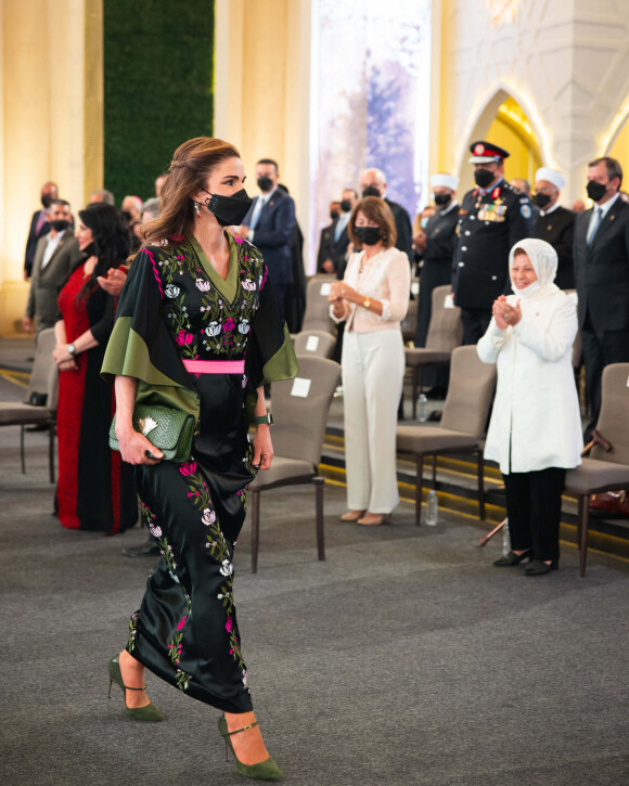 La Reine Rania de Jordanie assiste à la cérémonie marquant le 75ème anniversaire de l'indépendance de la Jordanie au Palais de Raghadan. Amman, le 25 mai 2021.