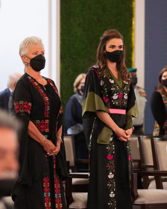 La Reine Rania Al Abdullah et sa belle-mère, la princesse Muna Al-Hussein, assistent à la cérémonie marquant le 75ème anniversaire de l'indépendance de la Jordanie au Palais de Raghadan. Amman, le 25 mai 2021.