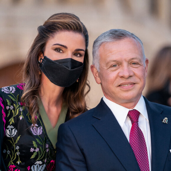 Le Roi Abdallah II de Jordanie, son épouse la Reine Rania et leur fils, le Prince Héritier Al Hussein, assistent à la cérémonie marquant le 75ème anniversaire de l'indépendance de la Jordanie au Palais de Raghadan. Amman, le 25 mai 2021.