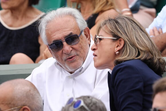 Dominique Strauss-Kahn (DSK) et sa compagne Myriam L'Aouffir dans les tribunes de Roland-Garros à Paris. Le 30 mai 2017