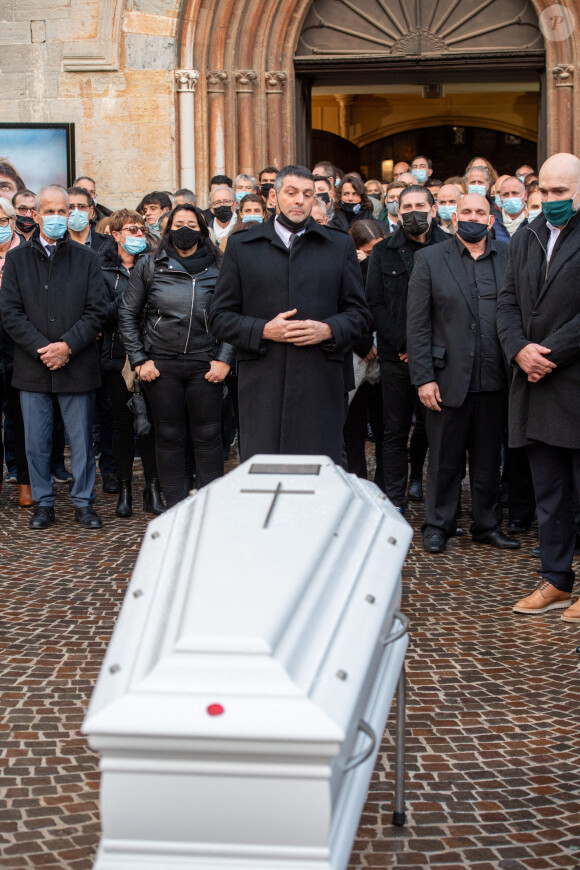 Cercueil - Sorties - Obsèques du rugbyman Christophe Dominici en l'église Saint-Louis de Hyères le 4 décembre 2020 © Patrick Carpentier / Bestimage