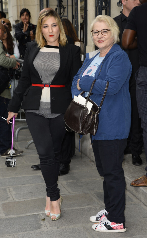Marilou Berry et sa mère Josiane Balasko au défilé Jean-Paul Gaultier lors de la fashion week Haute-Couture Automne-Hiver 2013/2014 à Paris le 3 juillet 2013.