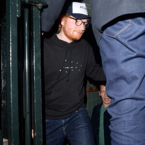 Ed Sheeran et sa femme Cherry à la sortie d'un restaurant de Mayfair à Londres le 7 février 2020.