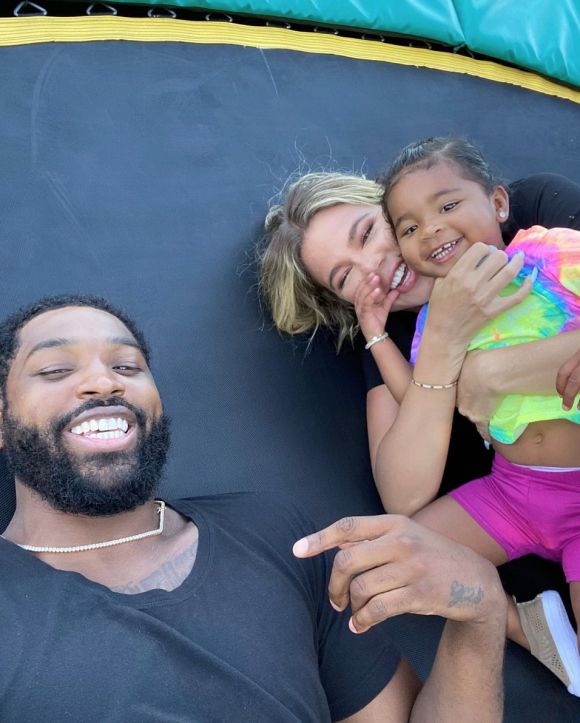 Tristan Thompson, Khloé Kardashian et leur fille True. Juin 2020.