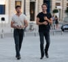 Exclusif - Michele Morrone et son ami mannequin Jon Kortajarena se baladent place Vendôme à Paris, le 16 septembre 2020.